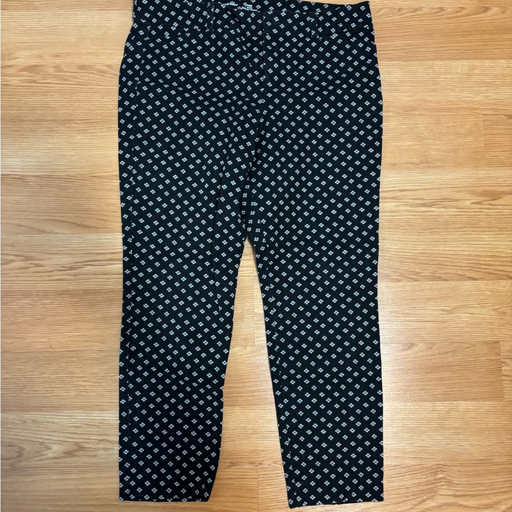 Old Navy Navy and White Patterned Pixie Mid-Rise Pants